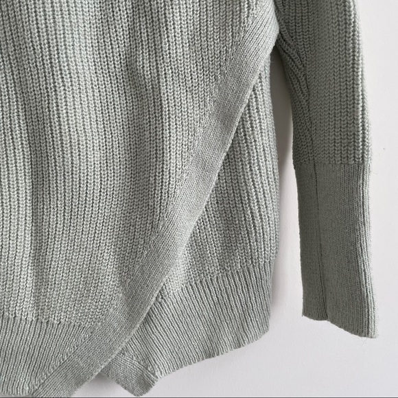 Banana Republic butterfly hem sweater - Picture 5 of 13